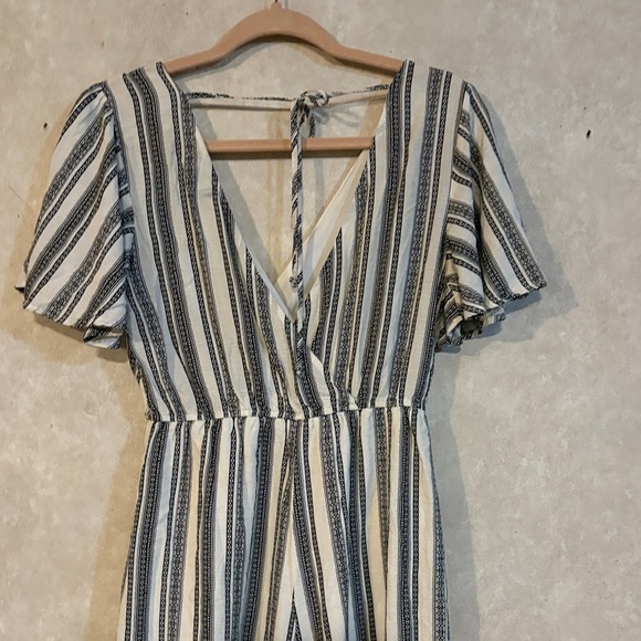Striped V-Neck Romper - Picture 7 of 12